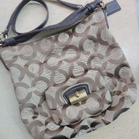 女用斜背包 - EcoLoop Reuse 示範店 二手商品